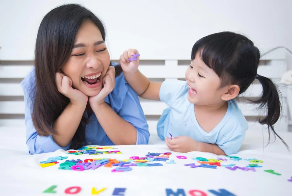 18 Indoor Activities You Can Enjoy With Your Toddler at Home (And Have Fun!)